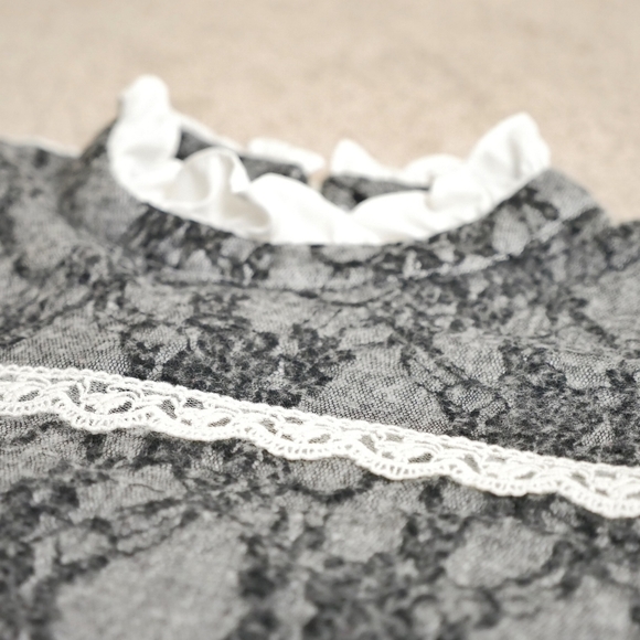 ⭐ 3/$15 ⭐ Cute long sleeve blouse - Picture 5 of 9